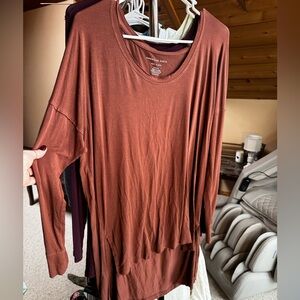 American Eagle Soft & Sexy Hi-Low LS Tee